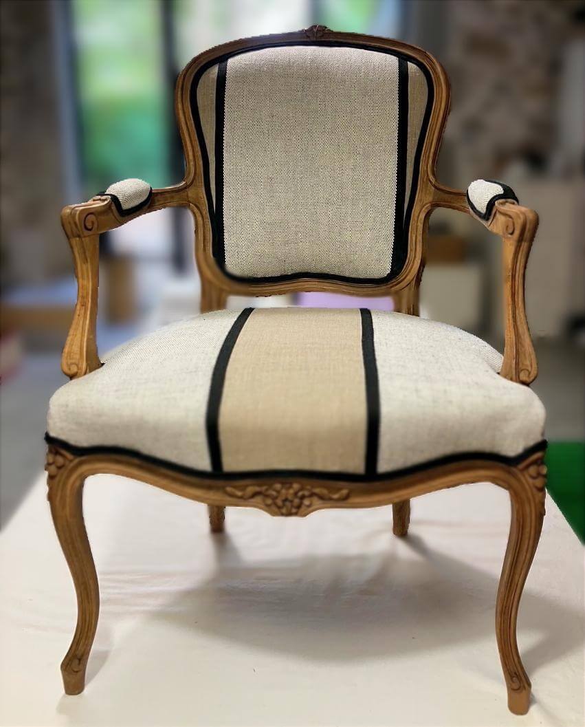 rénovation fauteuil cabriolet Louis XV Fauteuil Louis XV rénove Atelier La Confidente